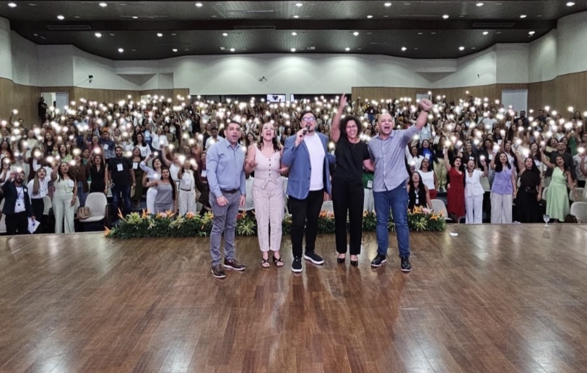 Palestras de Edgard Abbehusen unem afeto, educação e relações humanas em experiências transformadoras