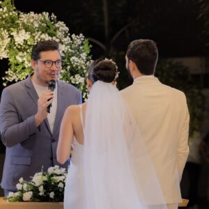 Celebrante: Edgard Abbehusen transforma histórias de amor em cerimônias personalizadas de casamento