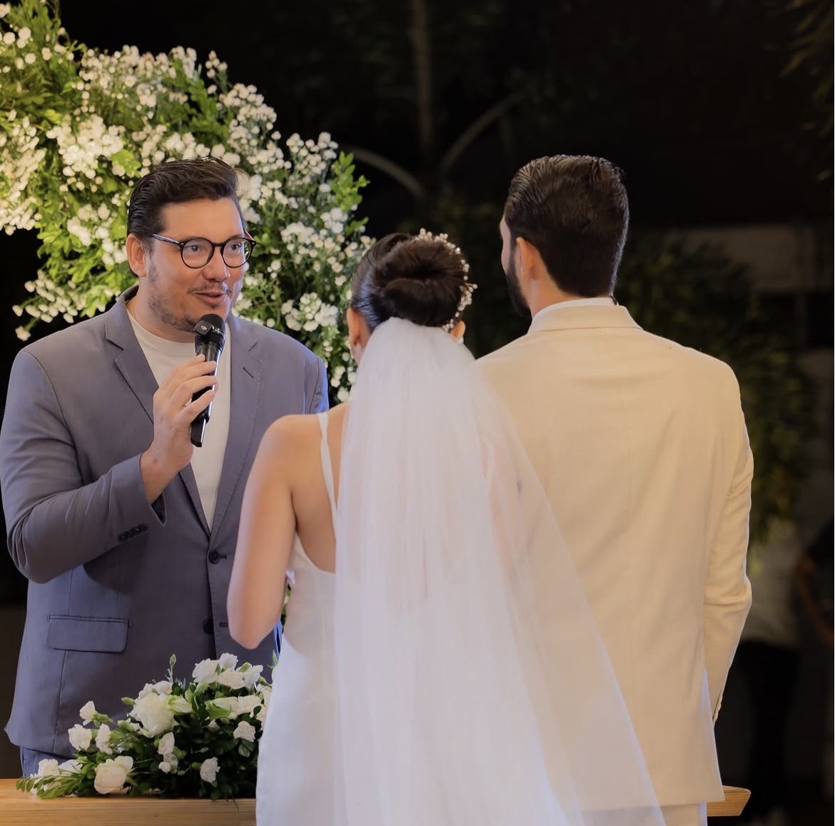 Celebrante: Edgard Abbehusen transforma histórias de amor em cerimônias personalizadas de casamento